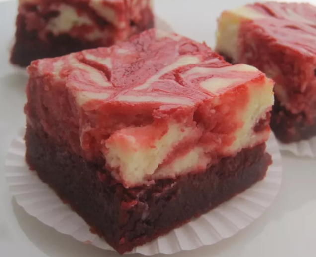 red-velvet-cheesecake-swirl-brownies