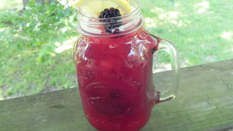 homemade-blackberry-lemonade