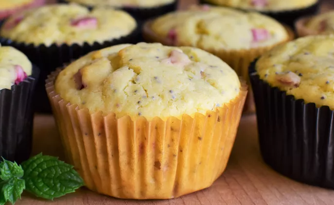 rhubarb-poppyseed-muffins