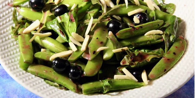 sugar-snap-pea-and-blueberry-salad