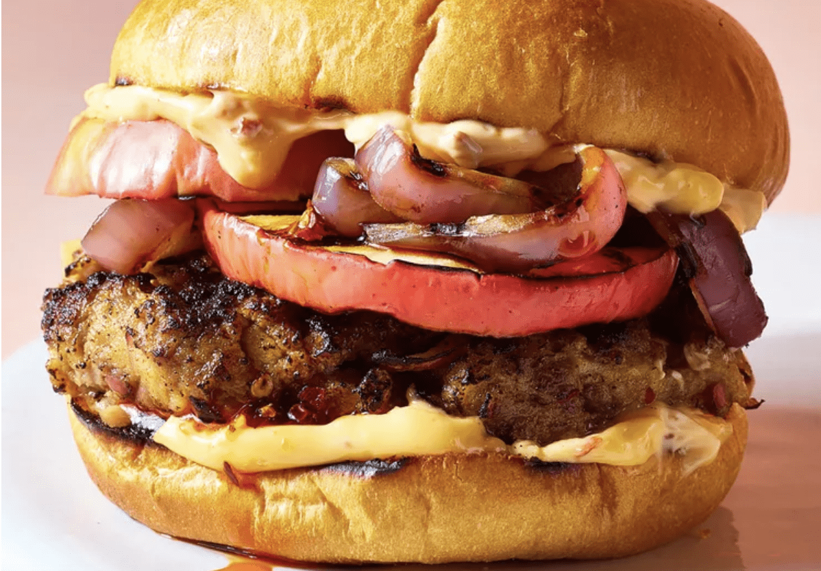 hamburgers-with-grilled-apple-and-chili-crisp