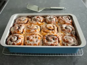 Apple ‘Cider Bath’ Cinnamon Rolls